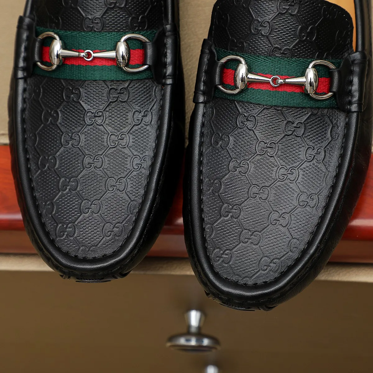 Men's shoes 💰360💰💰GUCCI Gucci official website synchronizes the latest model 🛃The upper is made of imported cowhide, 🐷leather lining, rubber outsole, 🎩🎩top-notch handcrafted workmanship with fine stitches and threads🔍definitely satisfy those perfectionist men who pursue high luxury quality 👏 Colors available! Code number 38-45 Large quantity in stock